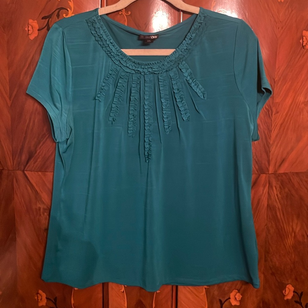 Beautiful deep turquoise short sleeved PXL top from East 5th